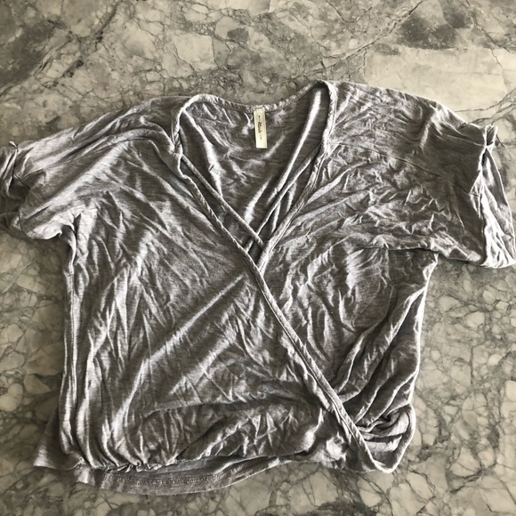 grey criss cross t shirt